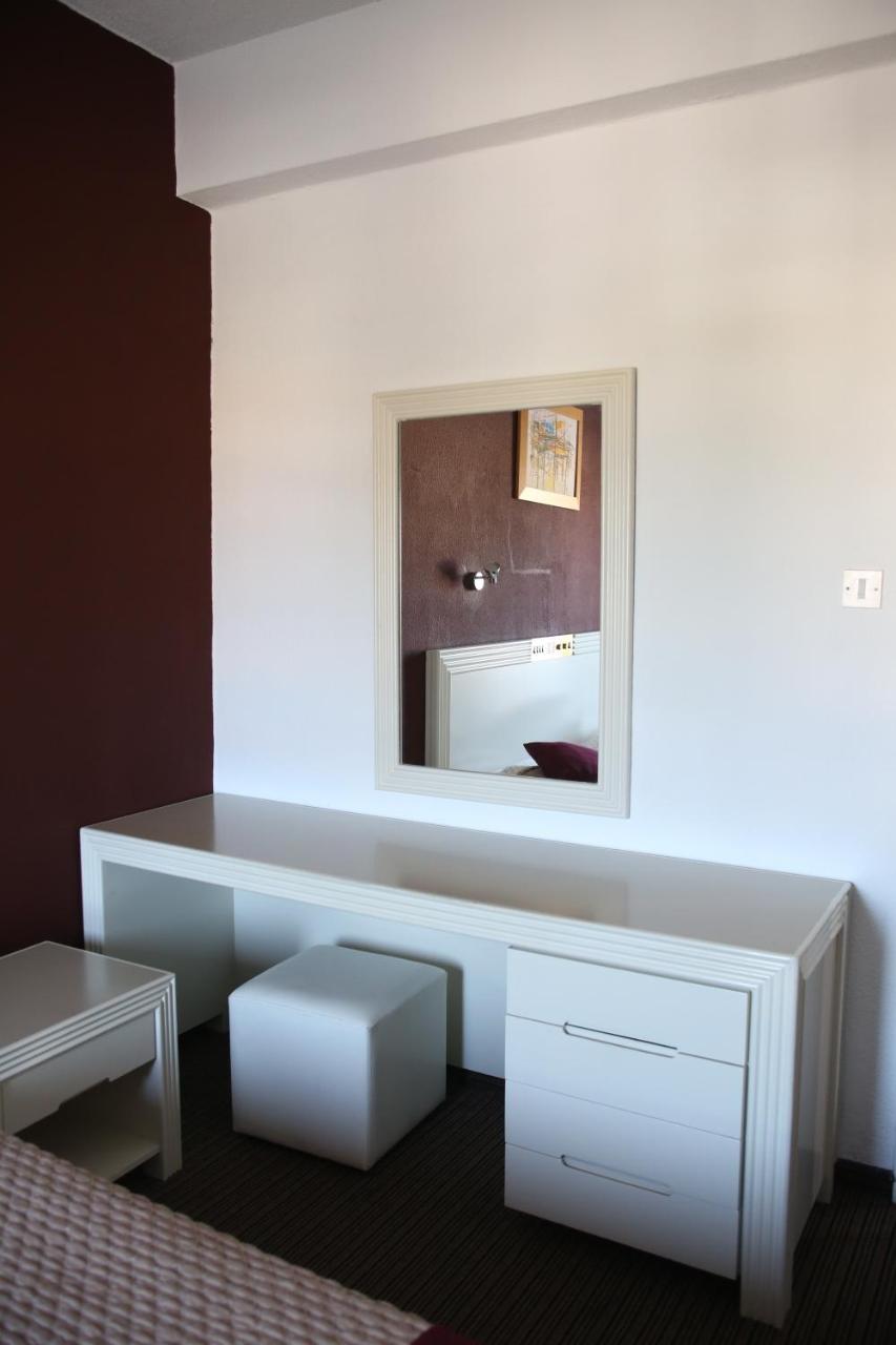 Kings Annex Aparthotel Paphos Kültér fotó